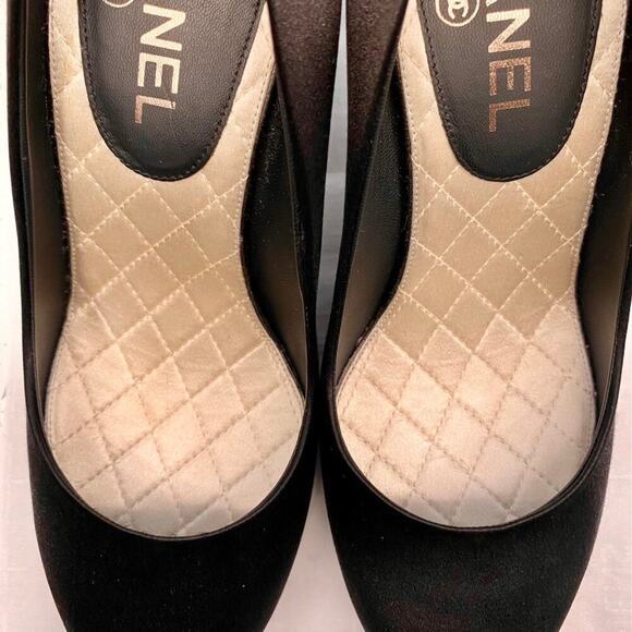 Chanel 2012 Interlocking CC Logo Lagerfeld Satin Crystal Pumps 38.5 Box Dust Bag - Picture 6 of 16